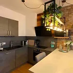Sanierte Wohnung mit Balkon im Hochparterre